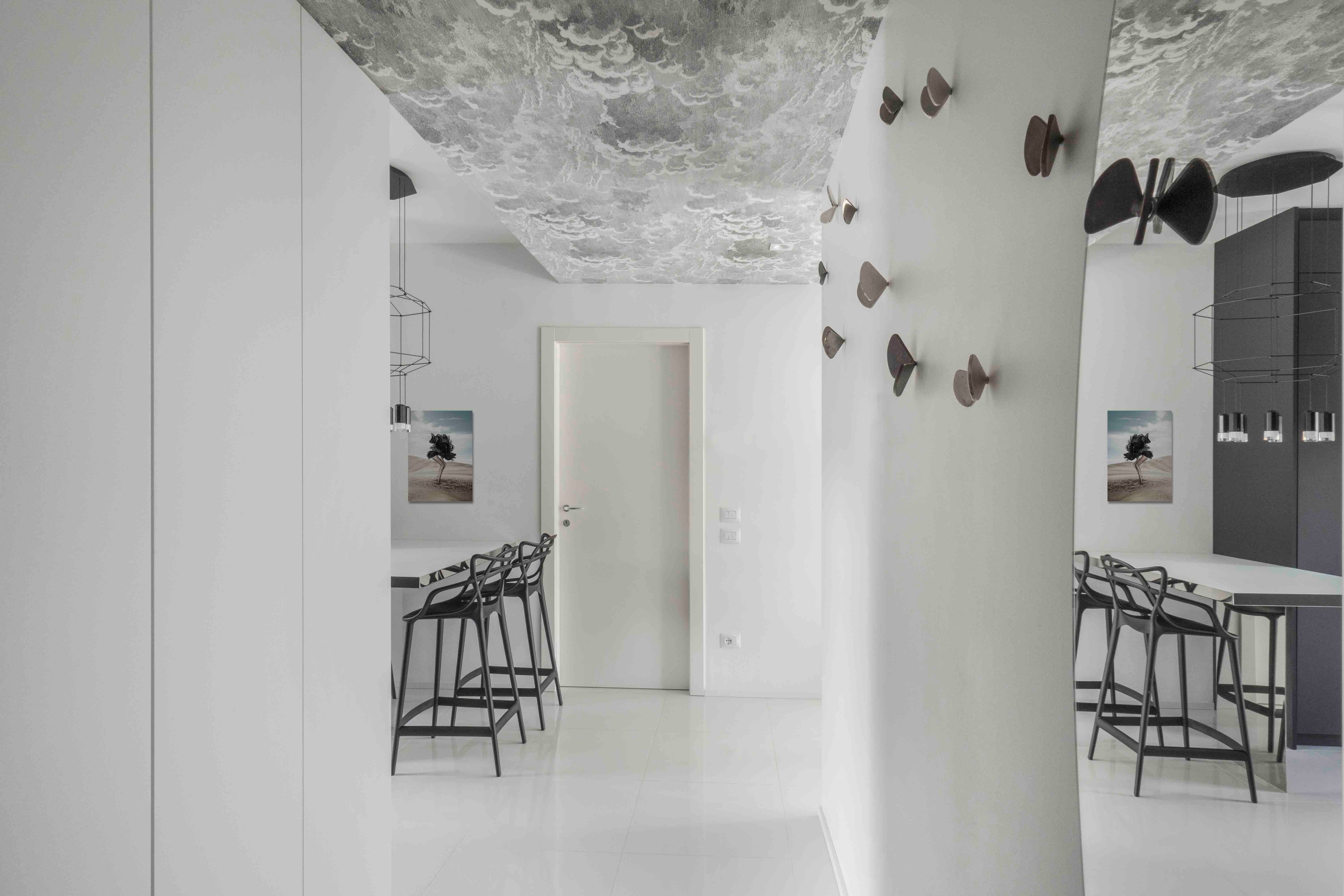 黑白双层公寓设计，量身定制家具展露个性-1