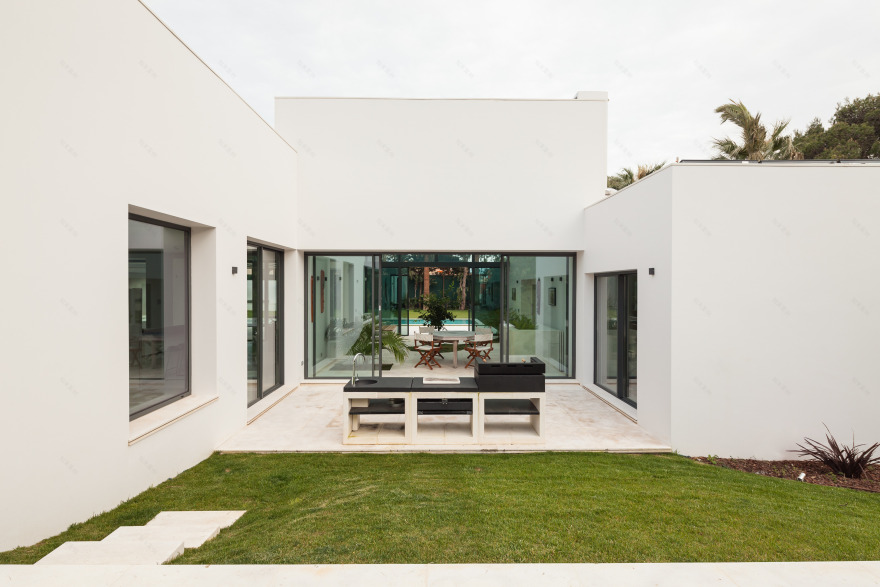 葡萄牙别墅和谐重生,室内外空间完美融合-34