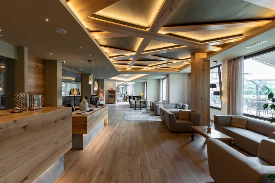 莱维科温泉酒店的 Rex 品牌设计-0