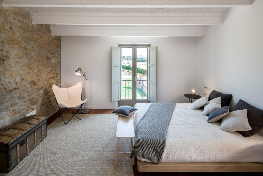 古韵新生 | 西班牙 19 世纪乡村别墅的现代室内设计-13