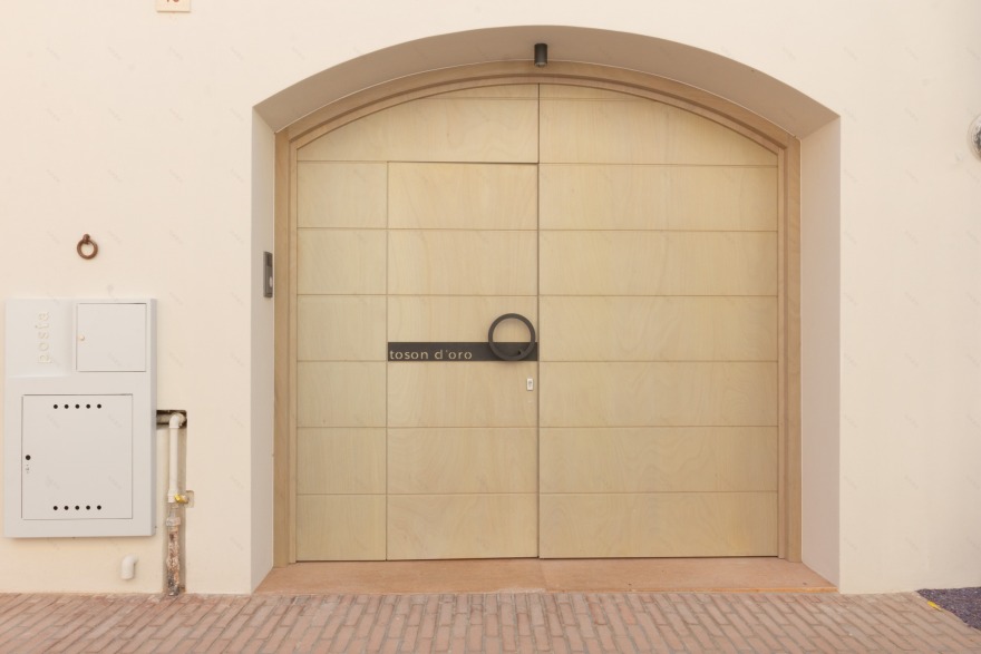 修复古城中心的“金色丰收之家”-19