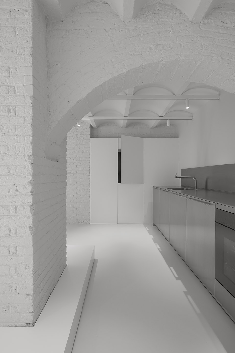 RI HOUSE家居展厅，巴塞罗那/当代艺术画廊的空间形式结合家庭空间元素-34