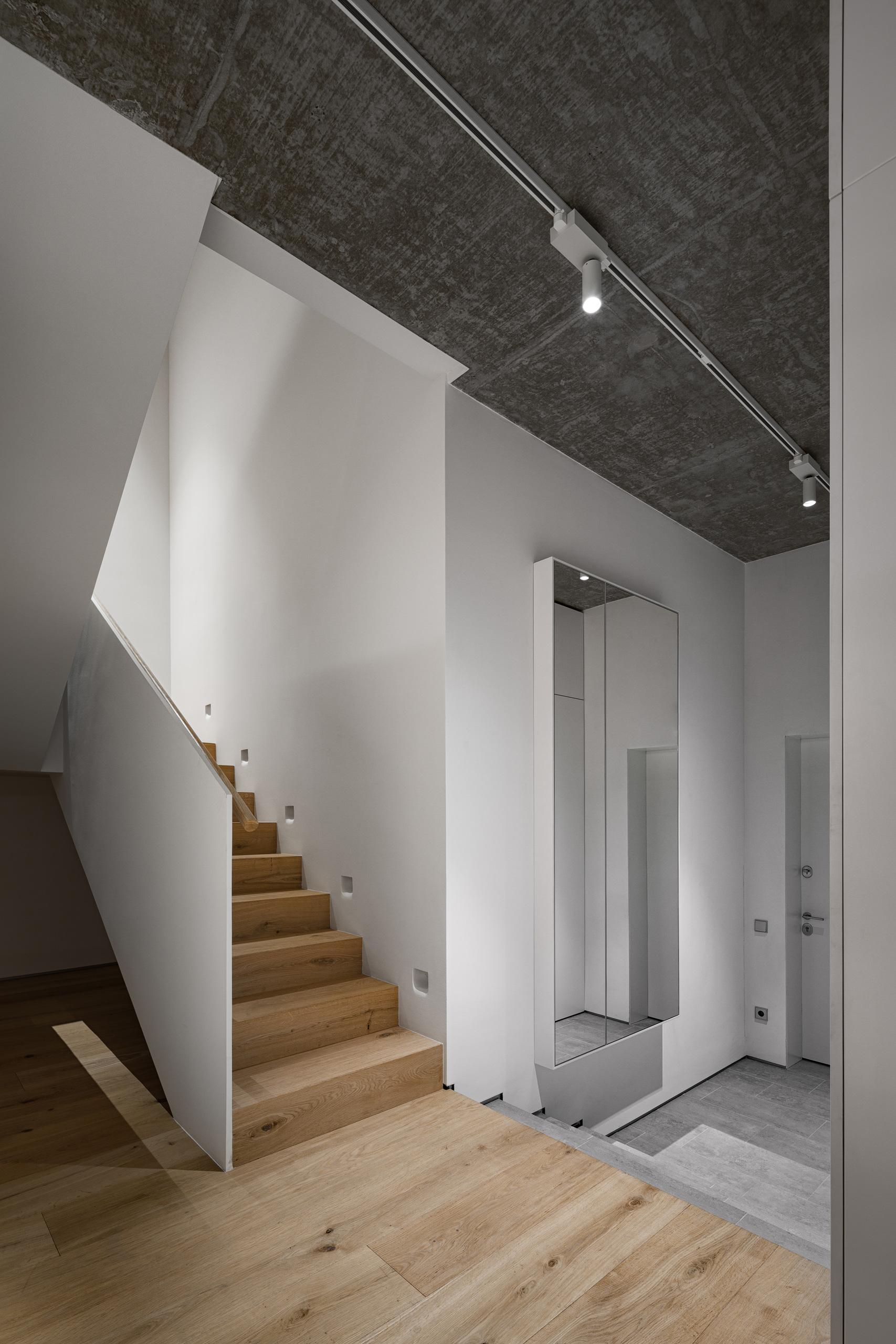 双层公寓设计，尽显空间层次感-12