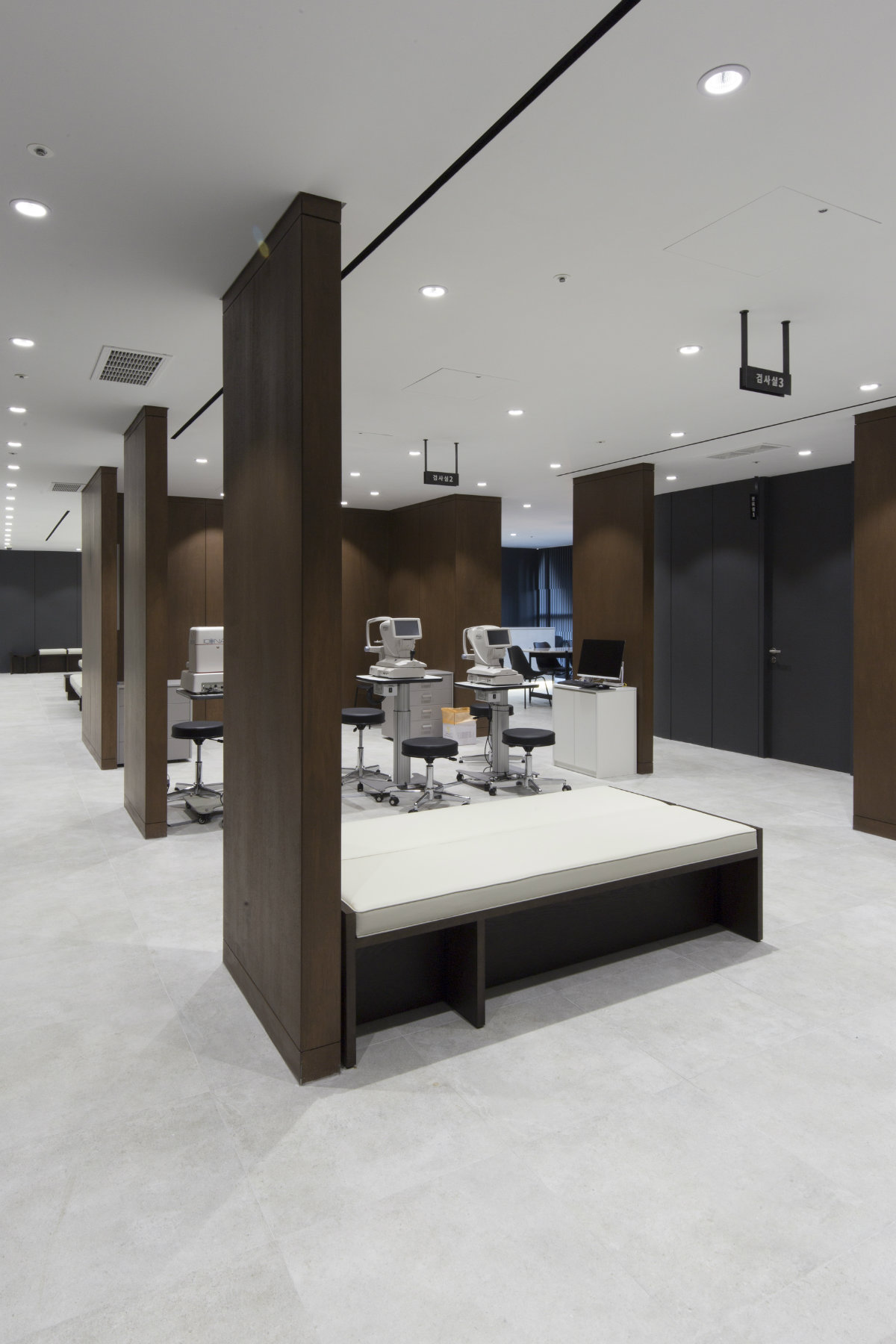 SNU Seoul Eye Clinic by STUDIO UNRAVEL-39