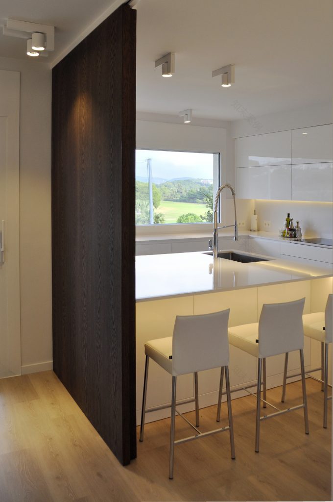 简约而温馨的 200 平米高尔夫景观顶层公寓设计-12