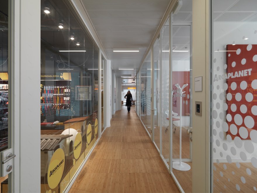 废弃工厂变身为绿色环保的 Arcaplanet 总部-9