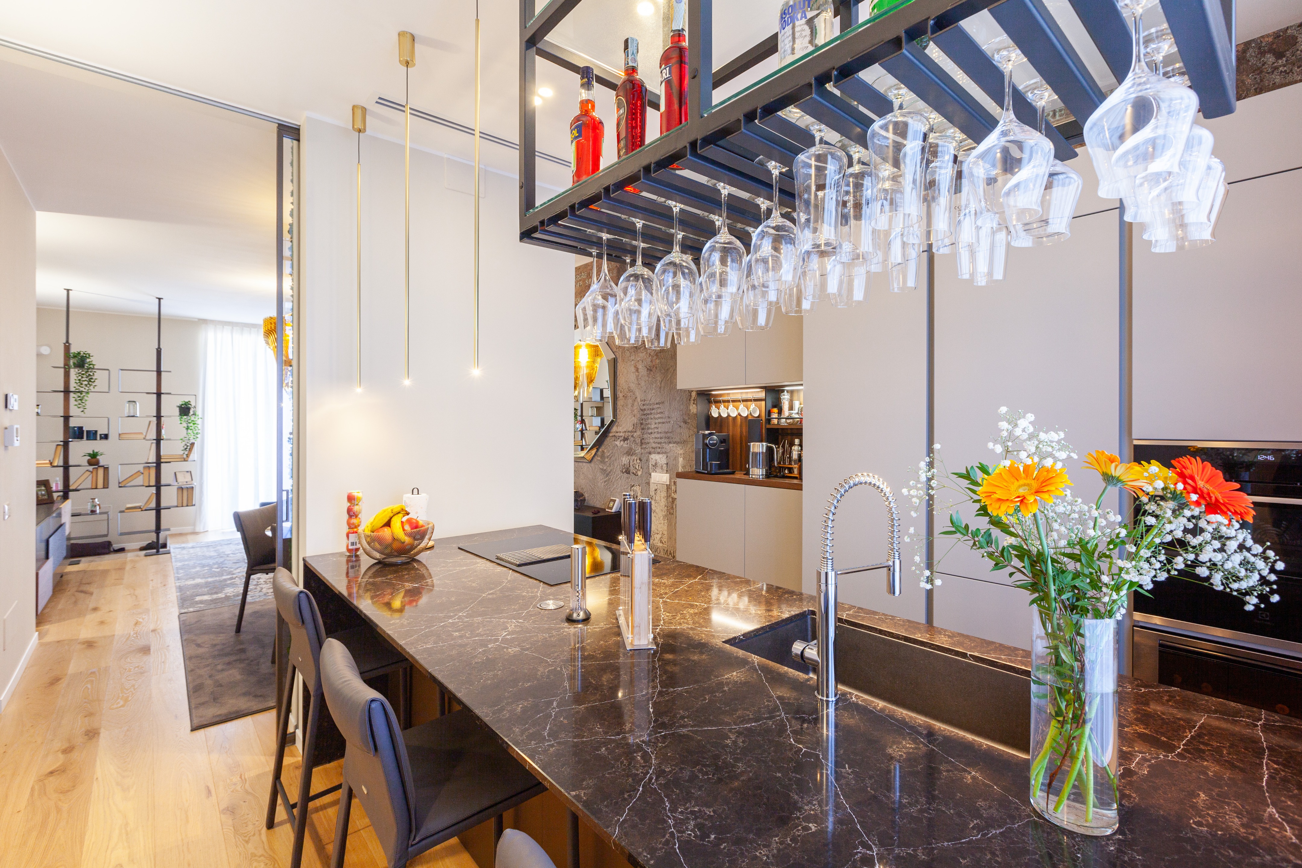 米兰中央车站公寓绿色垂直墙面设计丨意大利米兰丨CLM Design & Contract-9