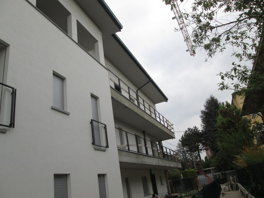 意大利 Bernareggio 三层公寓建筑-4