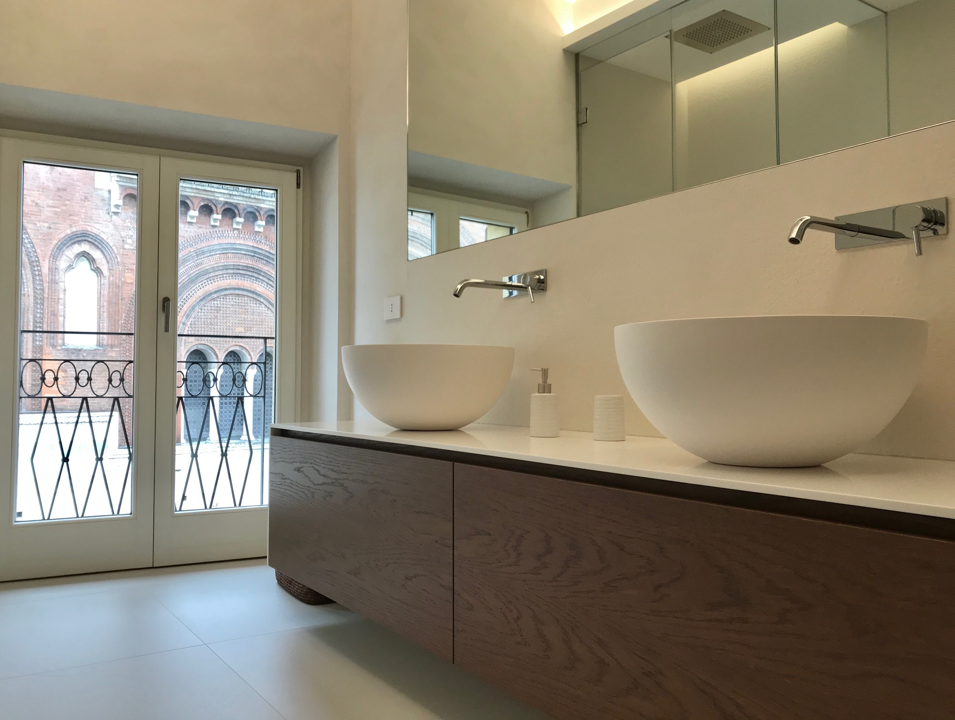 古董与极简的对话——意大利广场公寓设计-24