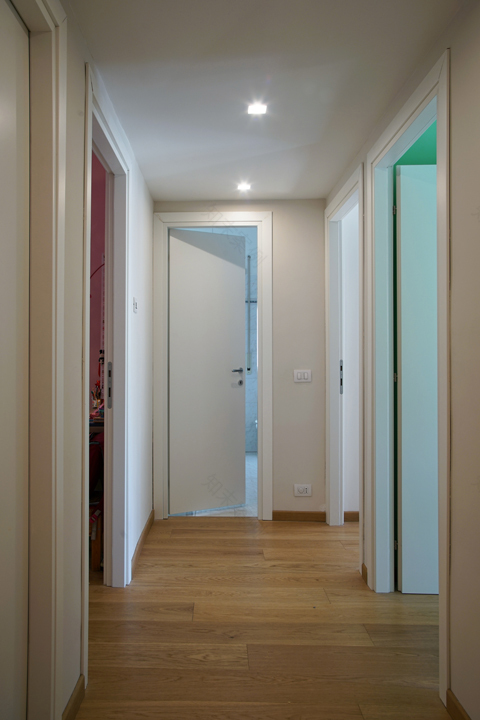 意大利北部公寓的精致翻新-6