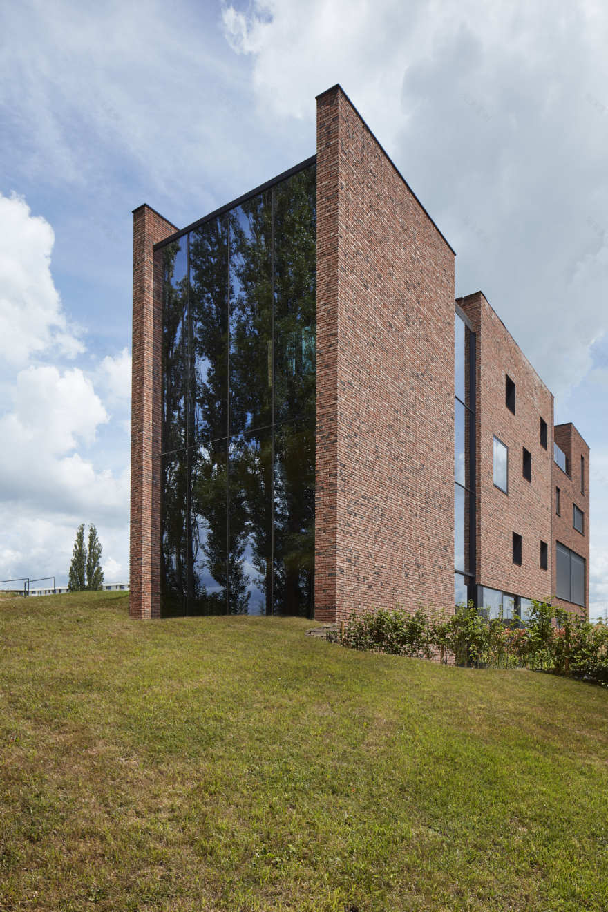 比利时 Tienen 的圆形砖房 | 40 厘米厚 15 米高的夯土墙-44