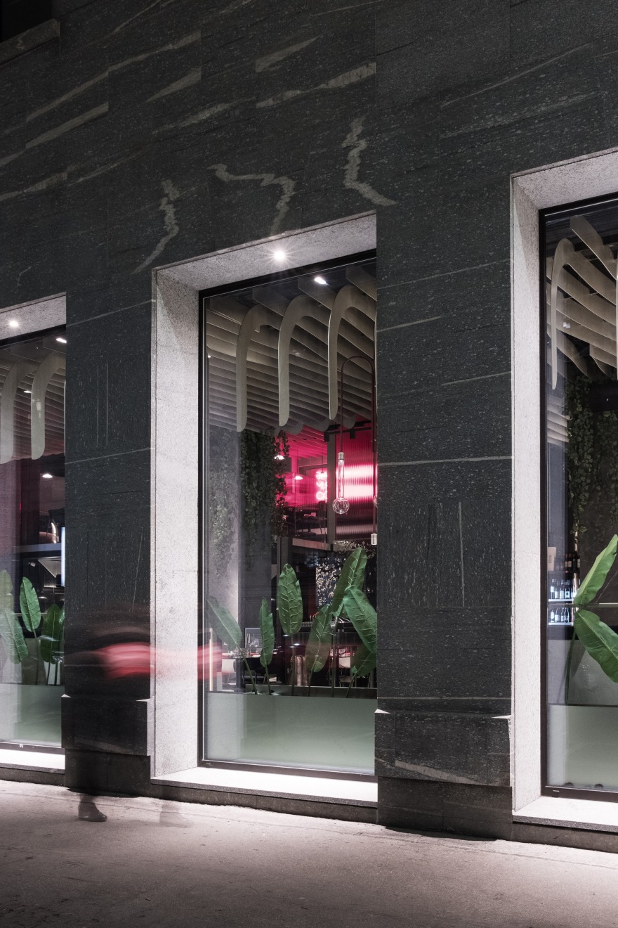 Milan 繁华中心的戏剧性餐厅-70