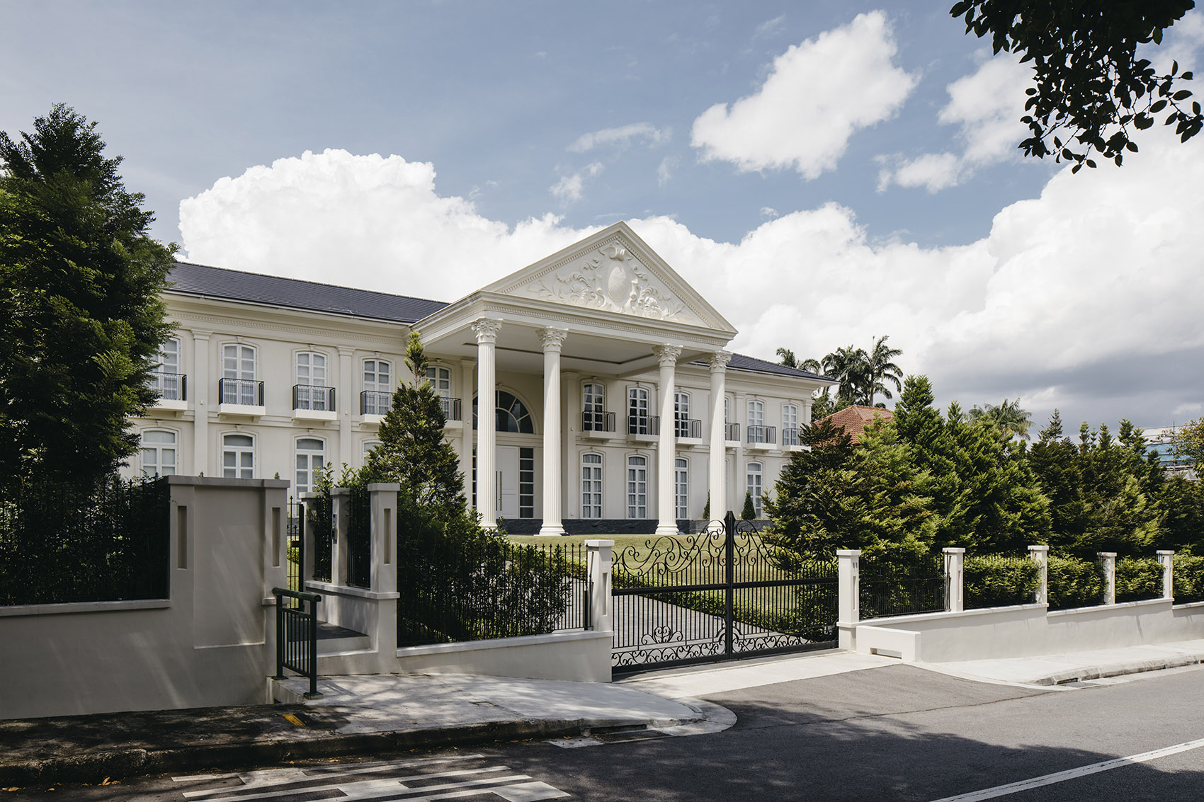 向古典主义致敬 · 新加坡豪华住宅设计丨Studio Periphery-3