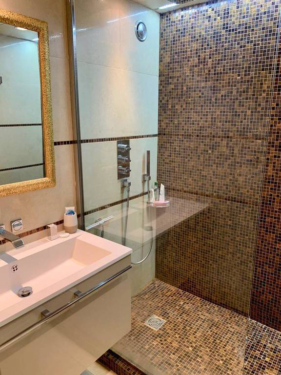 简约线条与高贵材质的完美融合-5