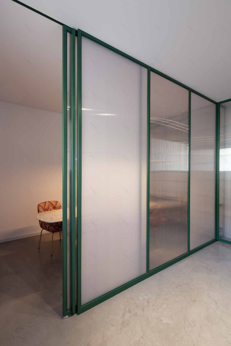 创意设计工作室打造葡萄牙马托西纽斯办公空间-7