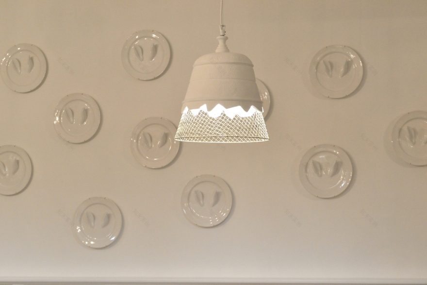 乌克兰基辅“Honey”咖啡厅 | 欧式糕点与室内绿意的完美融合-6