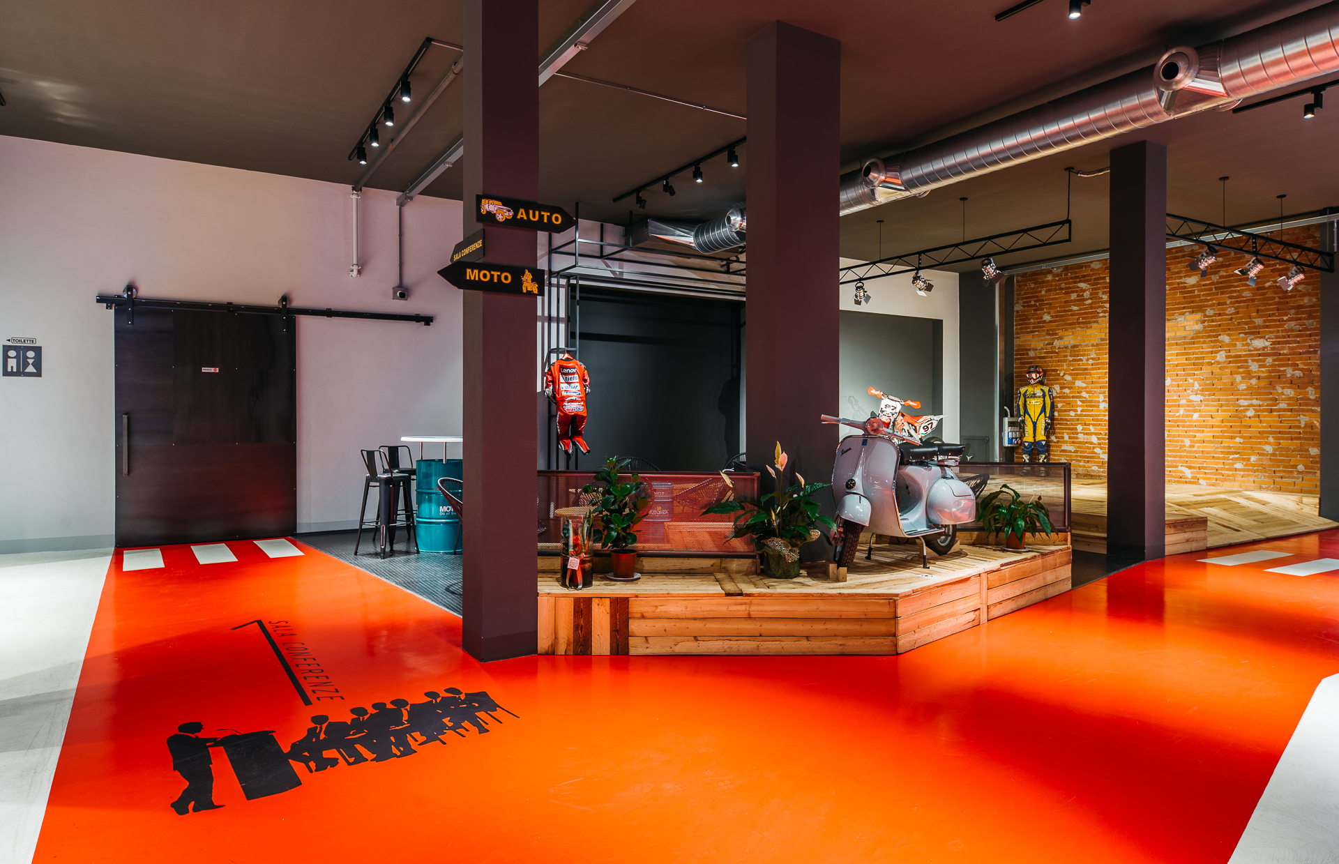 AutoCar & Paddockafe 新颖室内设计,打造一站式汽车装备购物体验-27