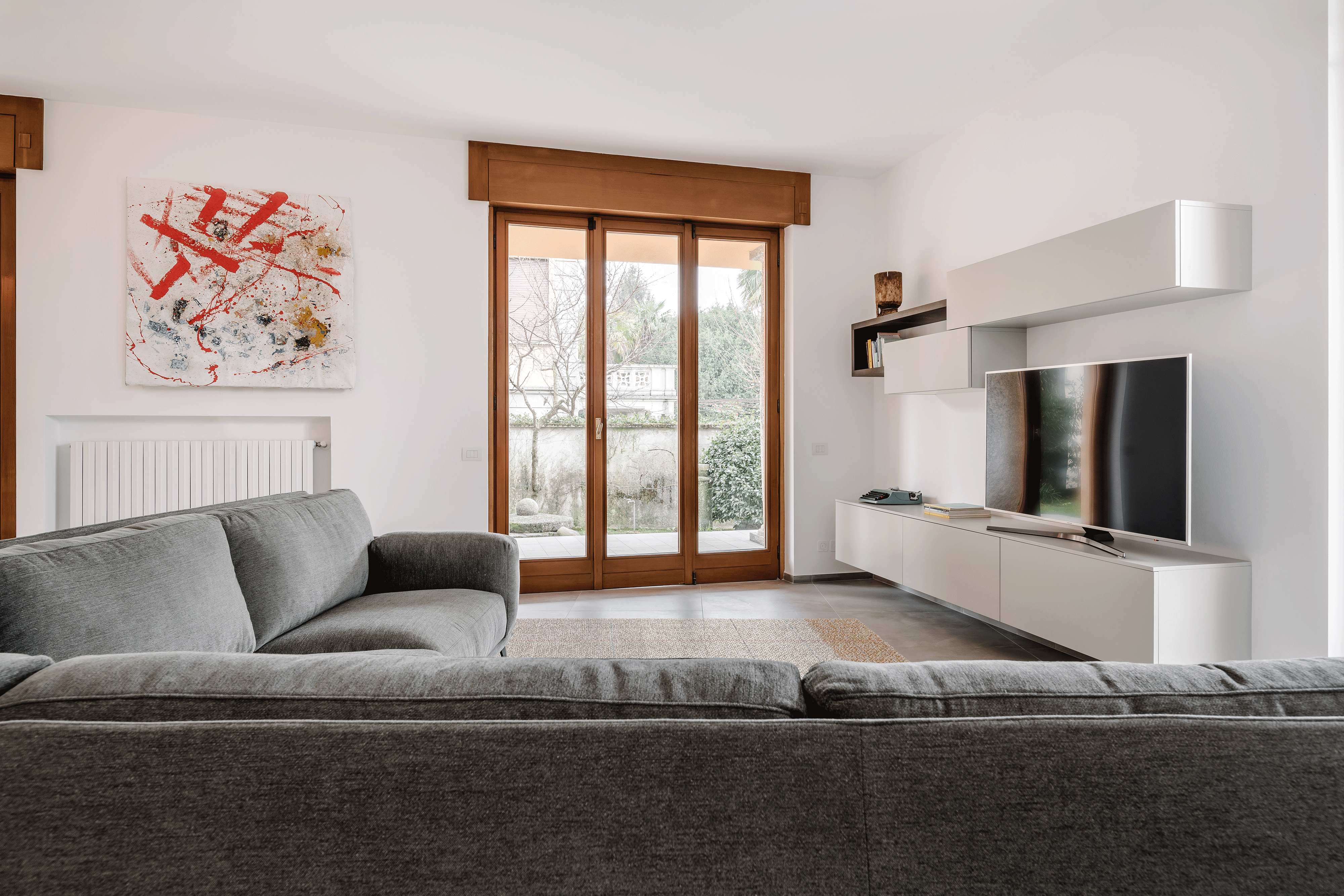 Cantù_DV 公寓改造 | 线性楼梯与明亮现代风格的完美结合-4