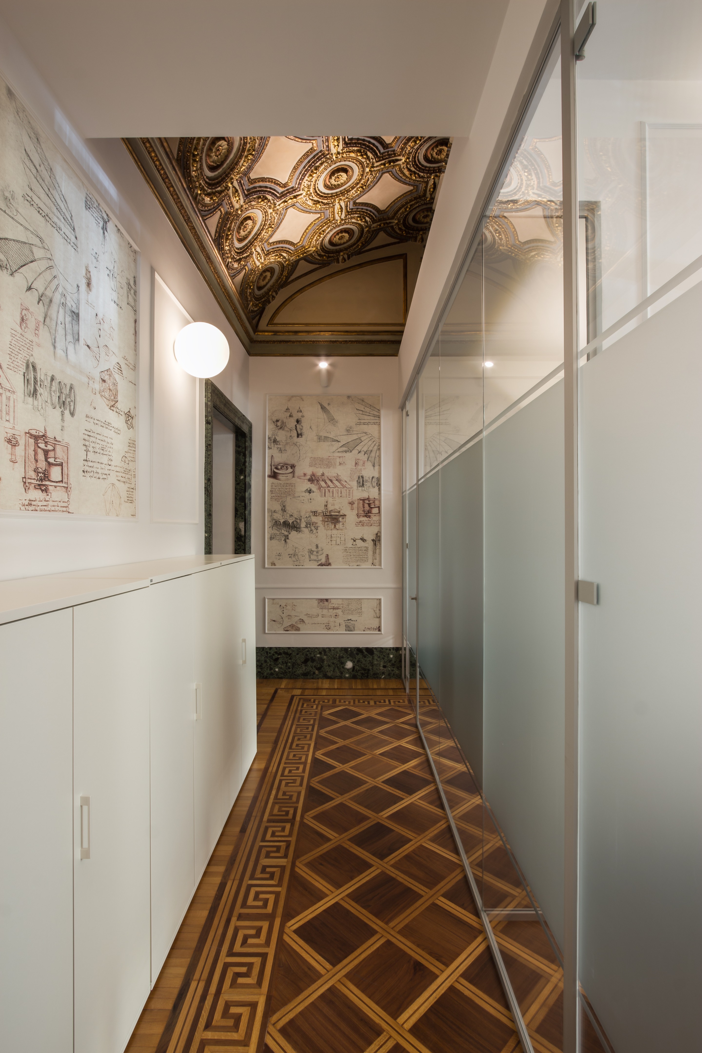 罗马历史建筑中的金融咨询办公室-9