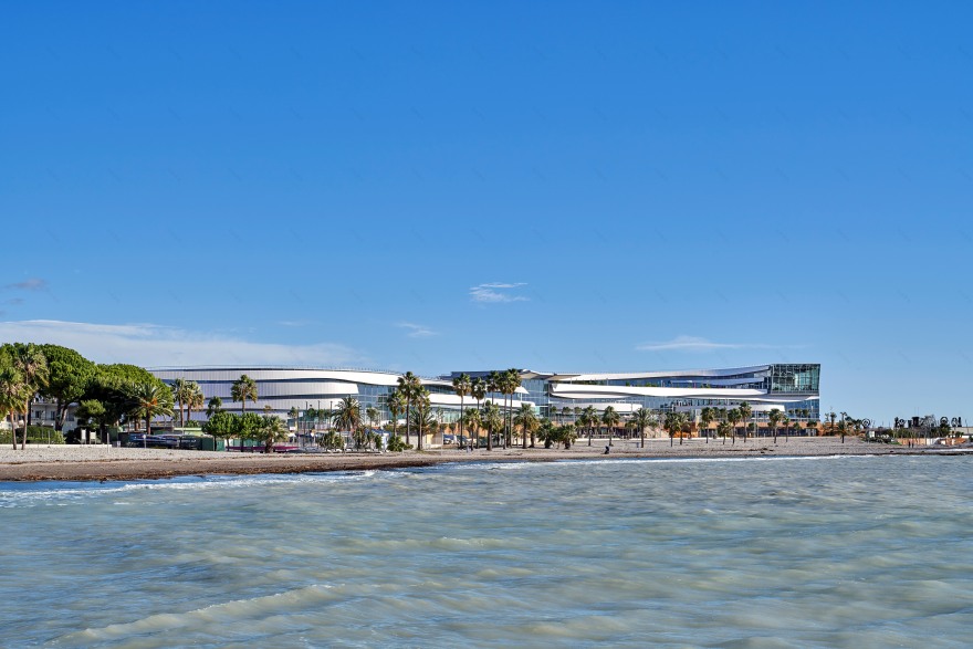 法国尼斯 CAP 3000 购物中心,海滨城市新地标-0