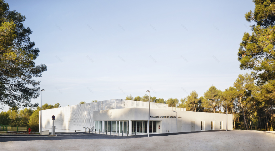 森林边的运动大厅丨法国丨A+Architecture-4