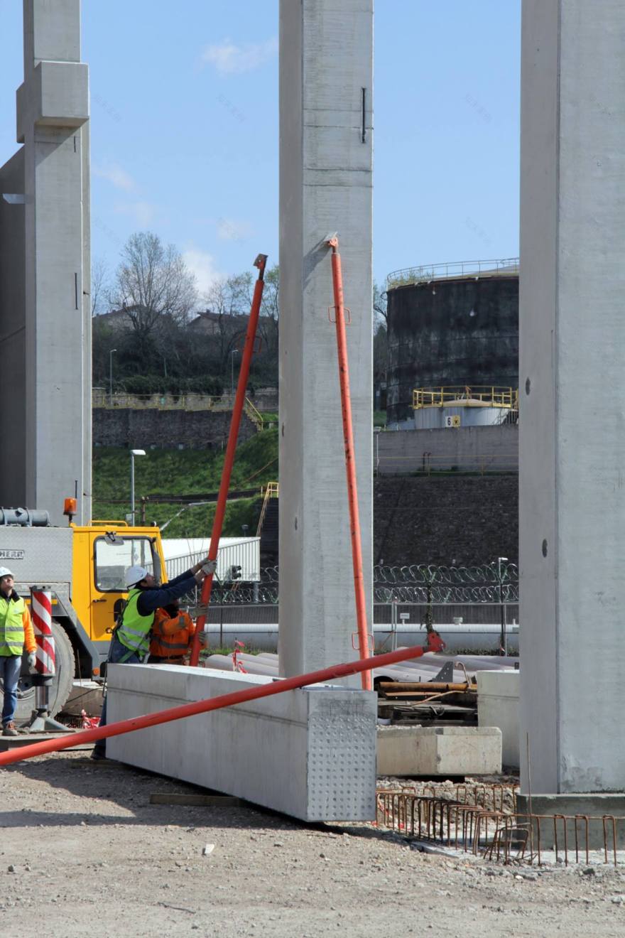 意大利钢铁工厂的现代化改造-64