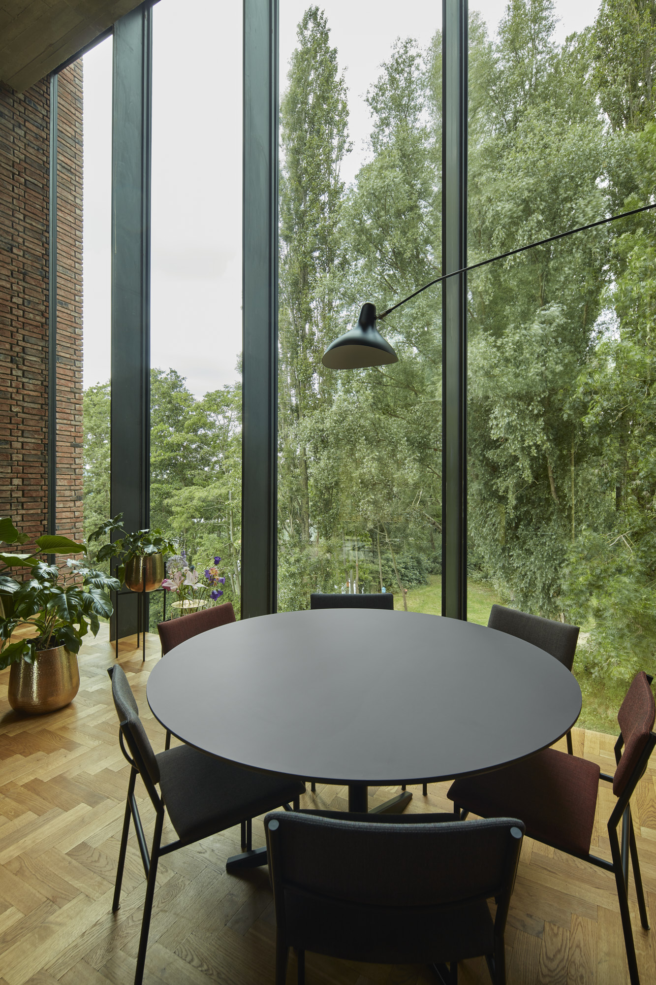 比利时 Tienen 的圆形砖房 | 40 厘米厚 15 米高的夯土墙-5