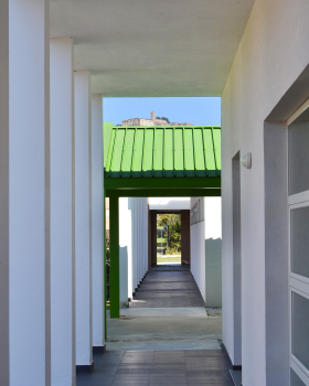 “Simone Cola”小学扩建项目 | 色彩丰富、功能齐全的教育空间