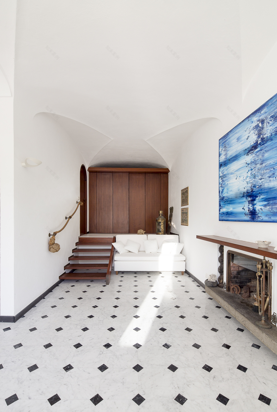 意大利公寓 Casa GAS 以木质隐匿面板打造多功能空间-0