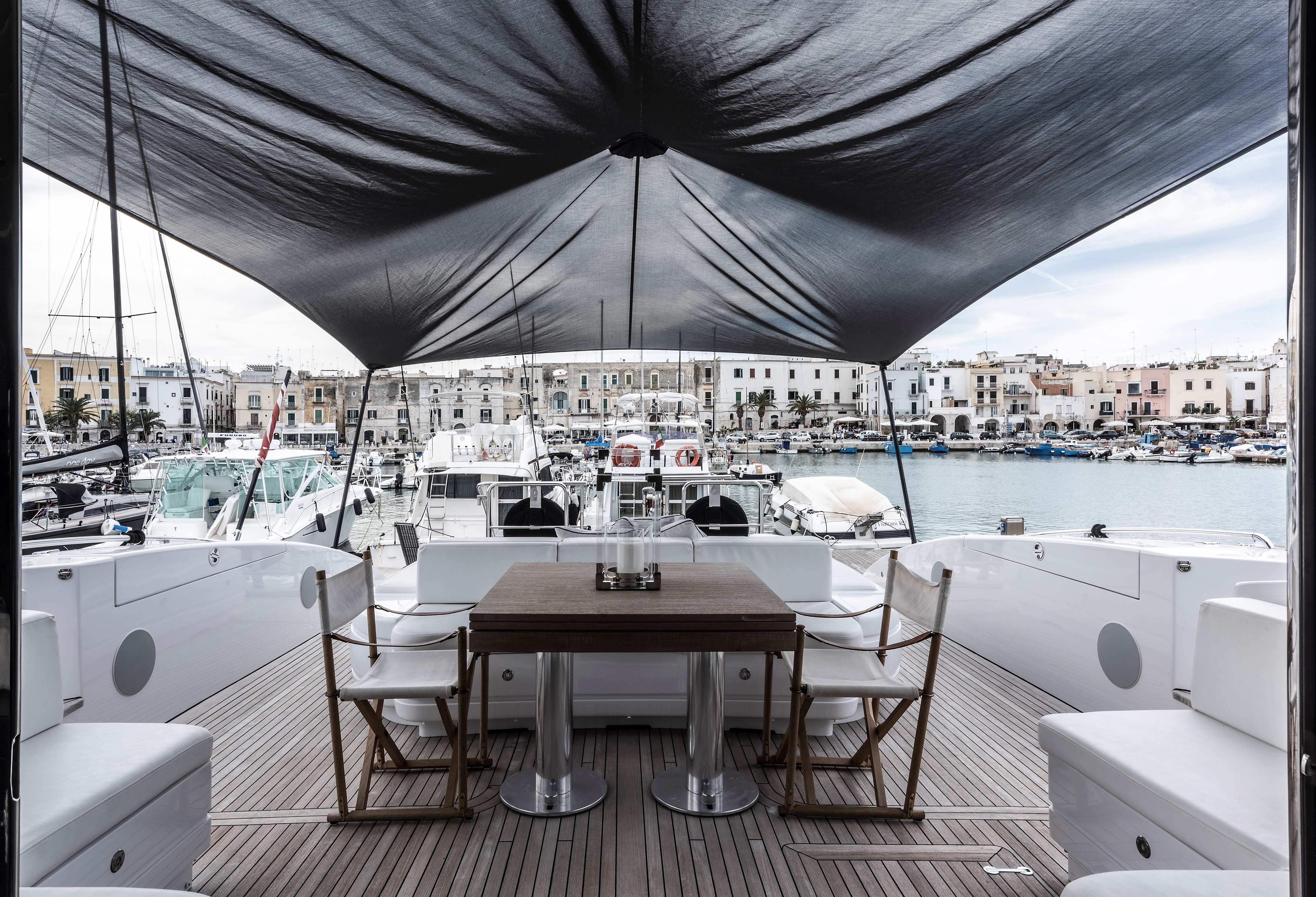 意式奢华游艇 Mangusta 92 现代翻新设计-9