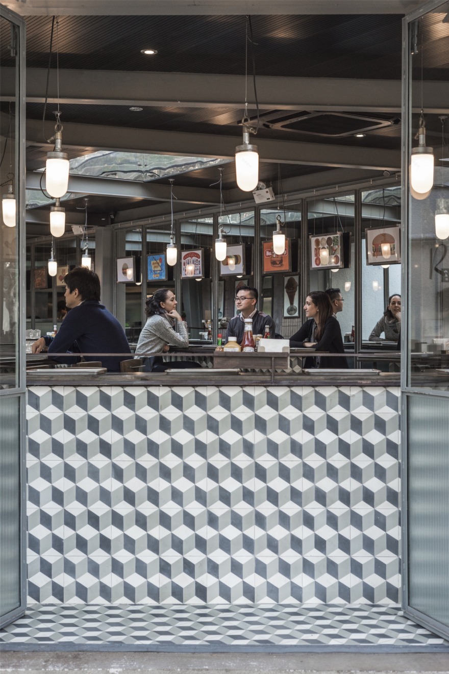 复古美式汉堡店,打破内外边界-11