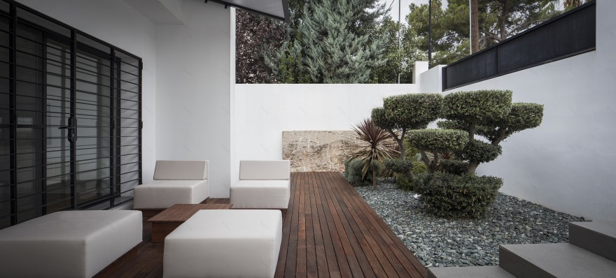 远避地中海色彩,北欧风别墅住宅-16