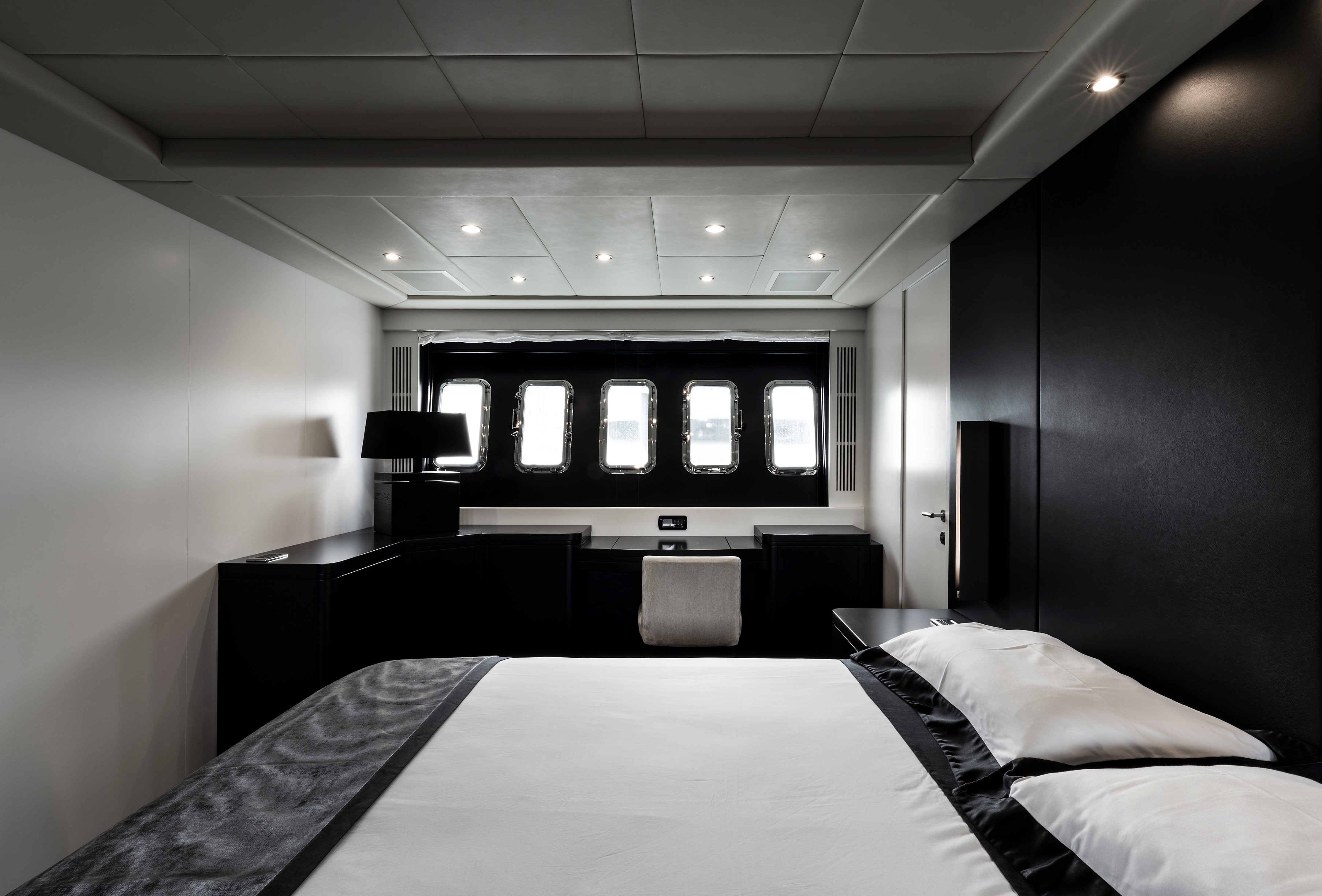 意式奢华游艇 Mangusta 92 现代翻新设计-16