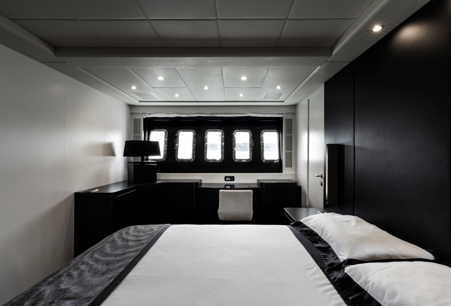 意式奢华游艇 Mangusta 92 现代翻新设计-16