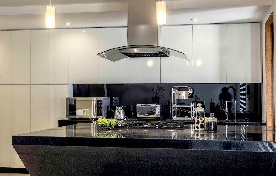 重塑 80 年代建筑,打造现代宜居别墅-10