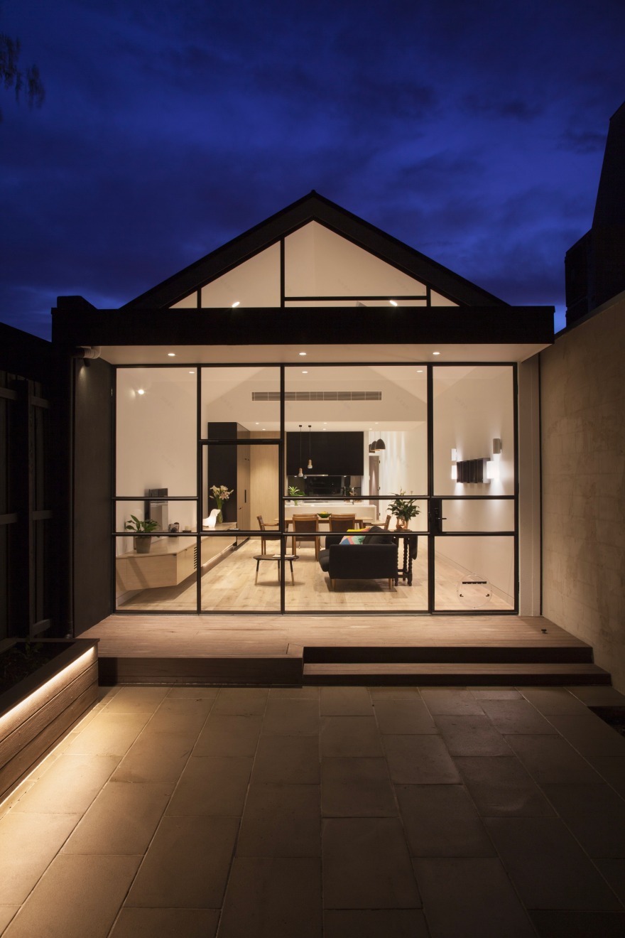 墨尔本城市别墅翻新,开放式布局与后院相连-21