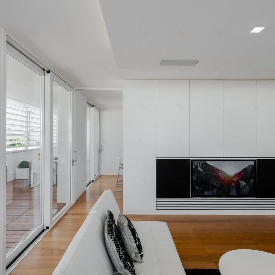 现代顶层公寓,打造无缝室内外空间-4