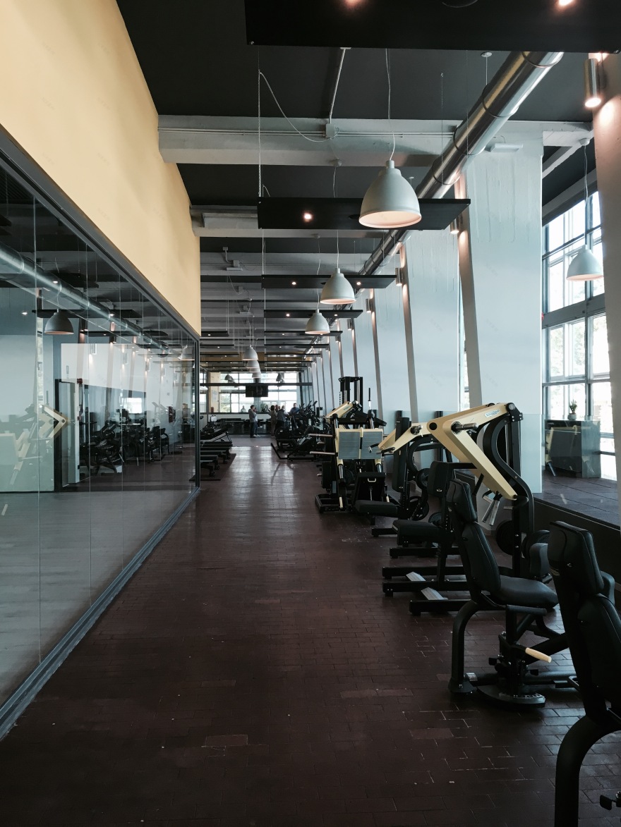 Olivetti 旧厂房改造,工业风 Spa、健身房和餐厅焕发新生-10
