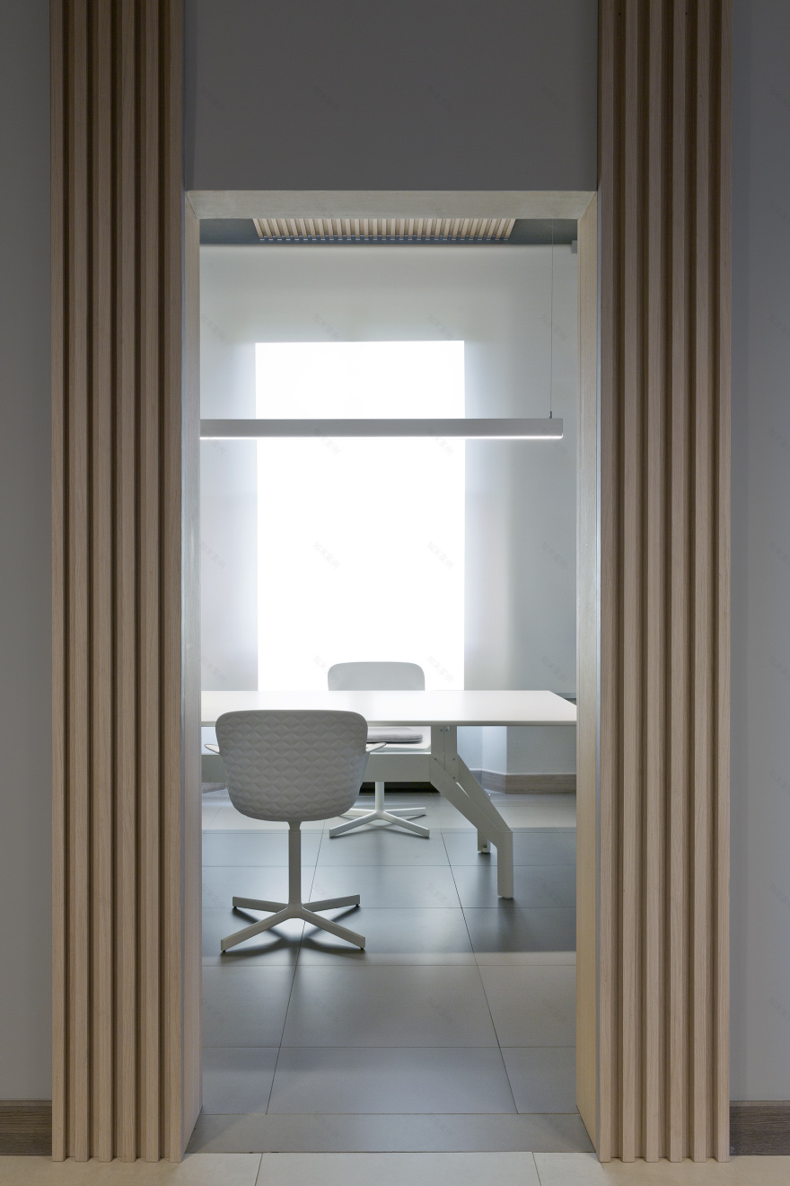 佛罗伦萨历史建筑中的现代法律办公空间-2