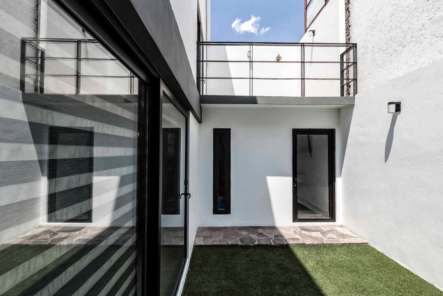 重塑 80 年代建筑,打造现代宜居别墅-19