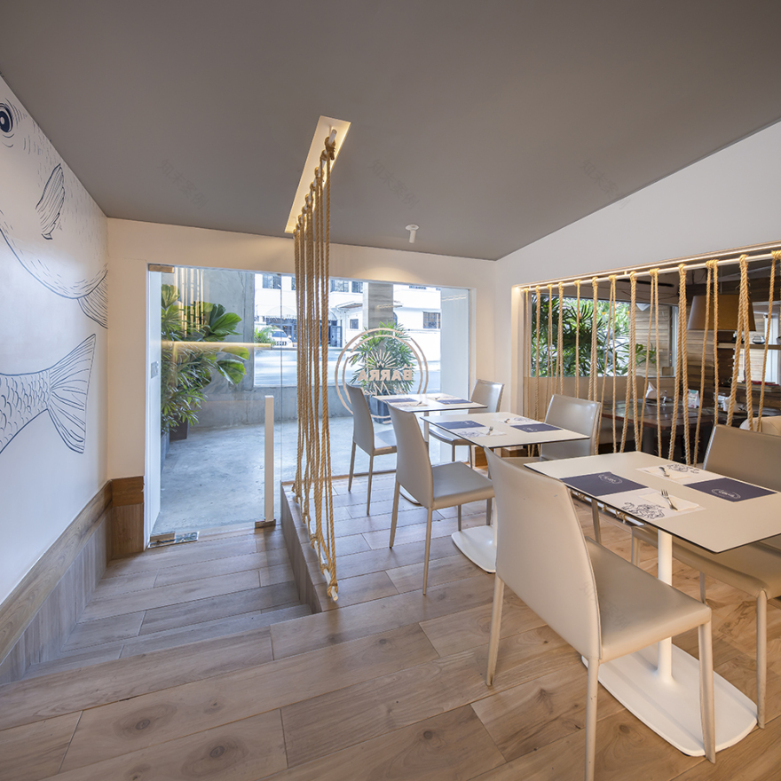 激情海洋的蓝色韵律·Dos G Arquitectos 的海滨餐厅设计-4