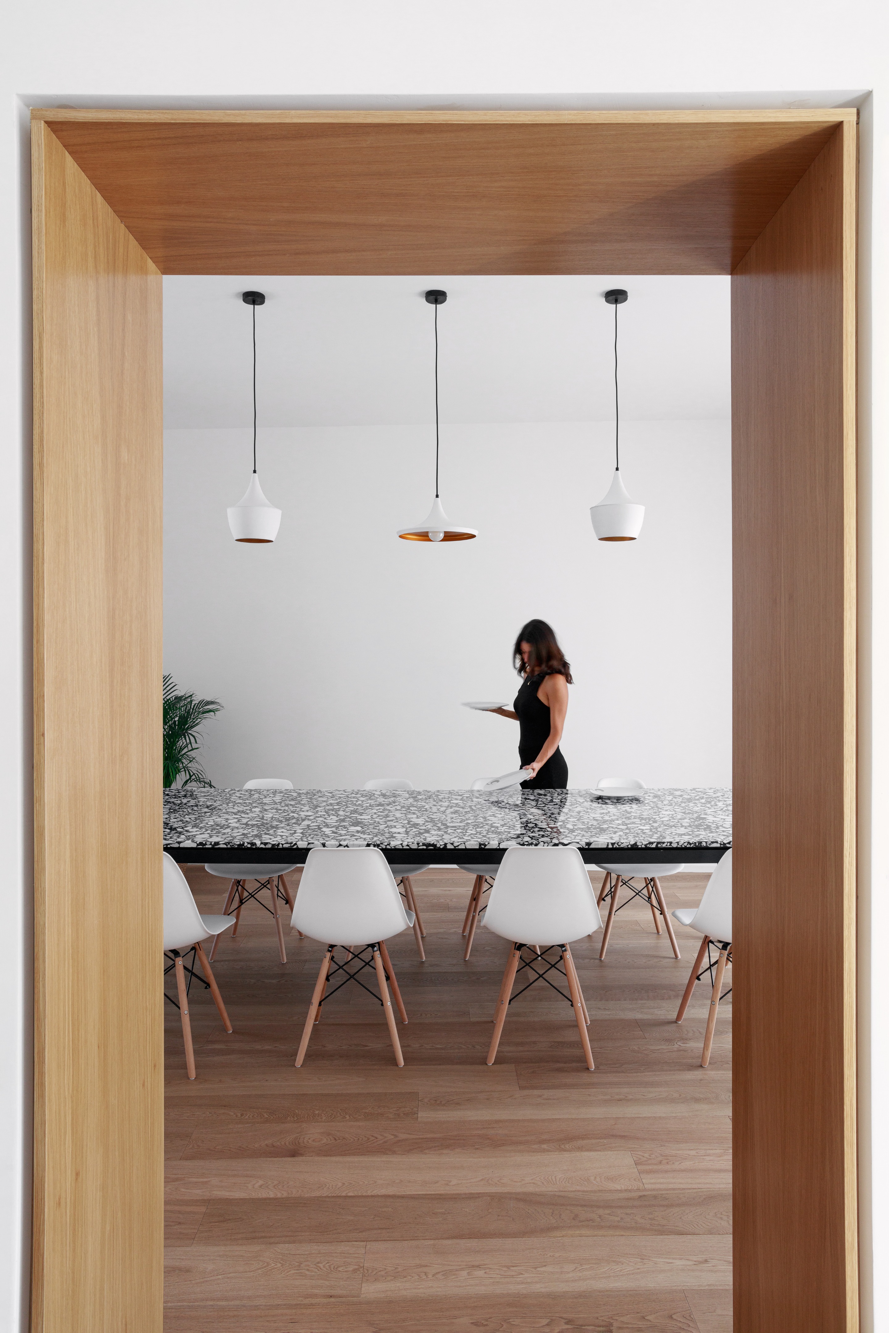 简约现代的 140 平米公寓 | 自然光与社交空间的完美融合-6