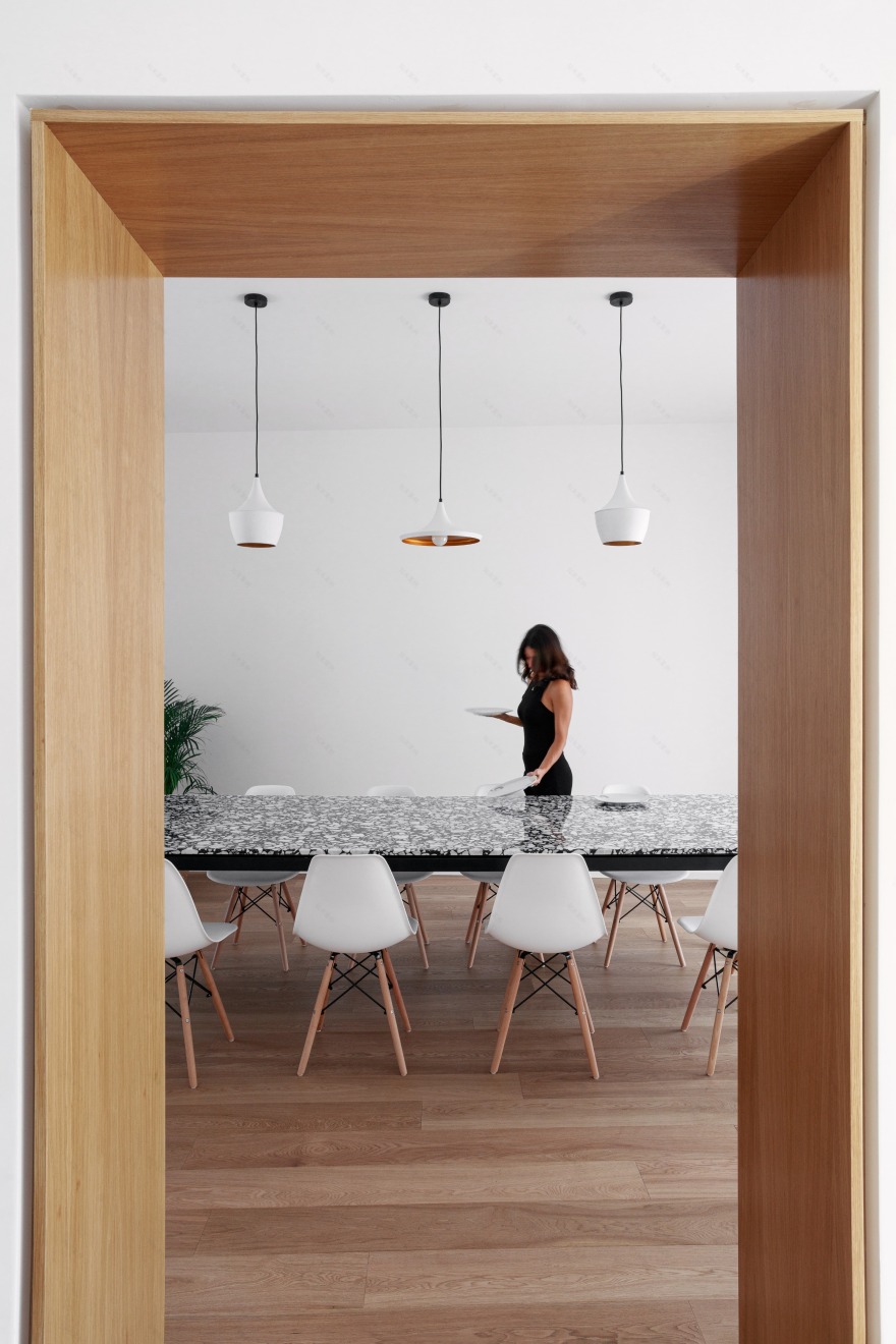 简约现代的 140 平米公寓 | 自然光与社交空间的完美融合-6