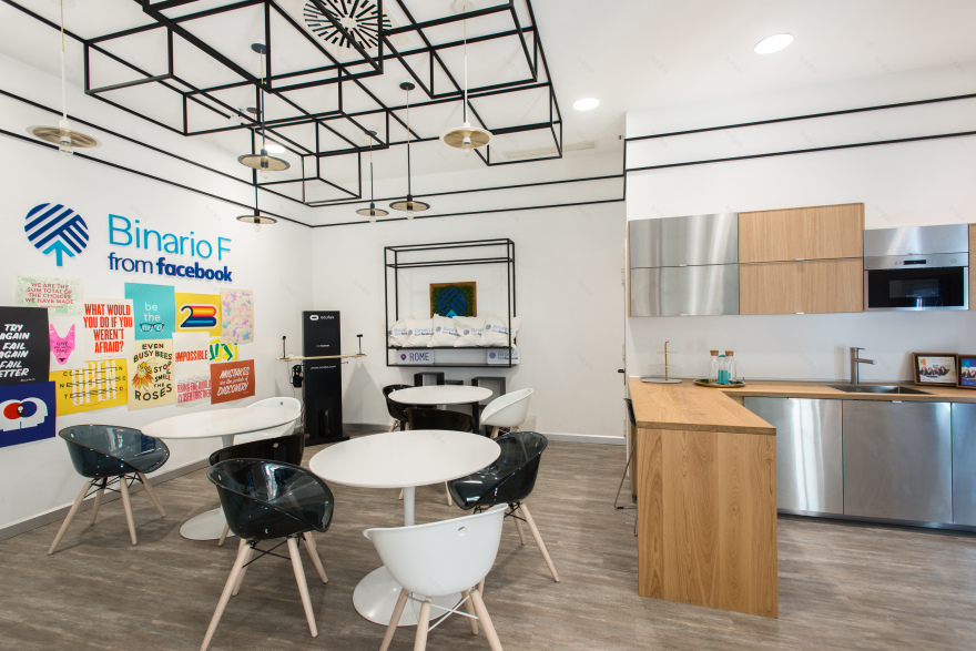 培训机构 / 灵活多变的空间魔法,Binario F 的数字技能培训中心-6