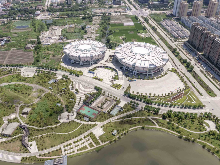 苍南体育中心 | 型钢桁架结构结合曲面网壳,呈现“八”字形构图-15