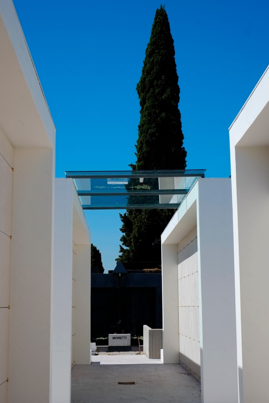 现代艺术化的 Paese 墓地设计-10