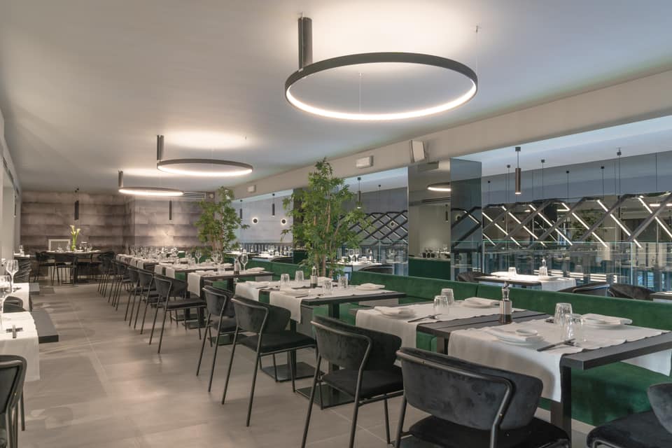 意式优雅融合日式料理,YAMA SUSHI RESTAURANT 打造精致餐饮空间-14