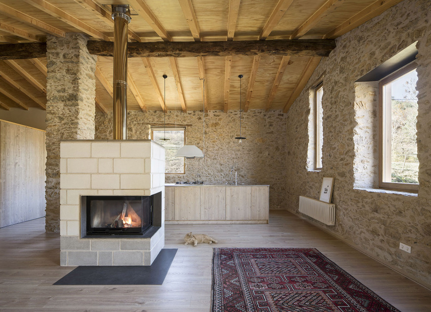 西班牙山谷中温暖色调的马养殖场住宅设计丨Aramé Studio-30