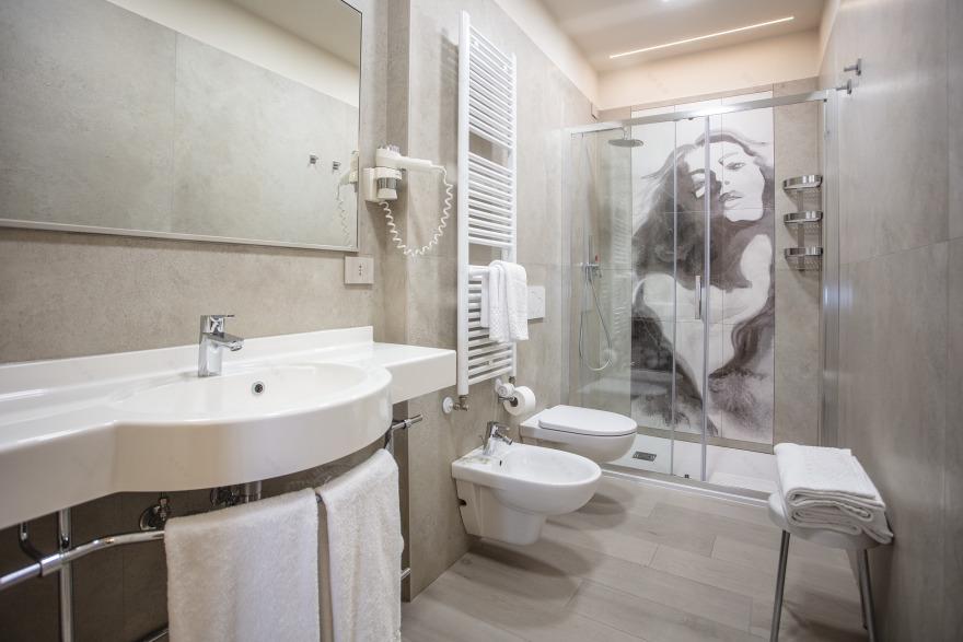 博洛尼亚城市中心,现代与古典交融的 Hotel Cavour 酒店设计-35