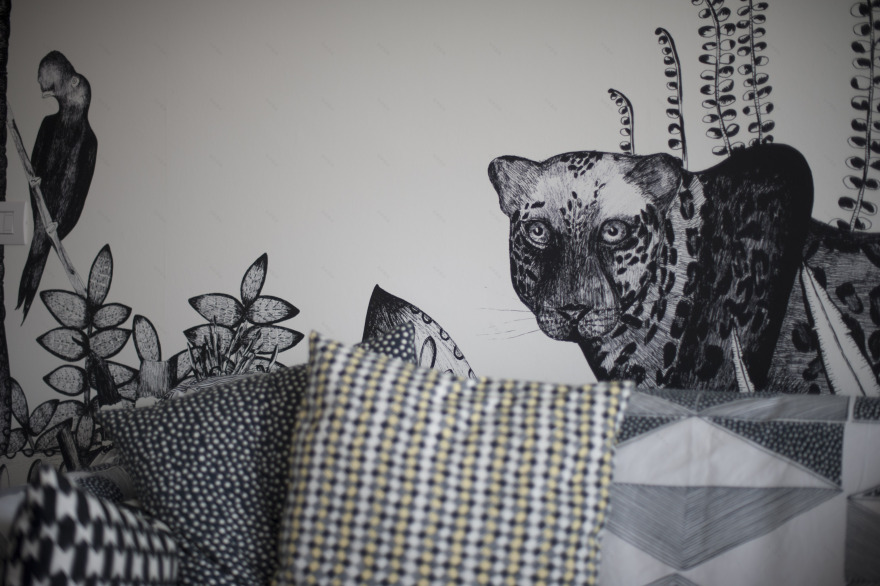 黑白碰撞的简约海景公寓-26